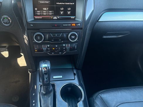 Used 2016 Ford Explorer XLT image 9