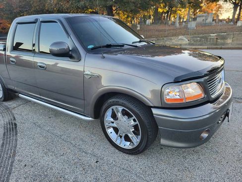 Used 2002 Ford F150 Harley-Davidson image 2