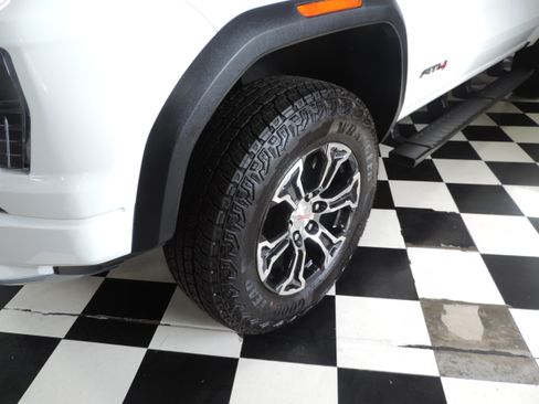 Used 2024 GMC Canyon AT4 image 14