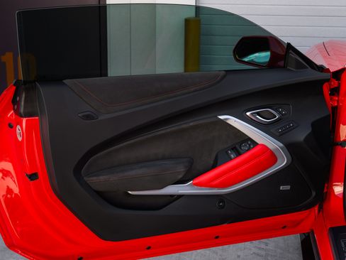 Used 2017 Chevrolet Camaro ZL1 Coupe RWD image 34