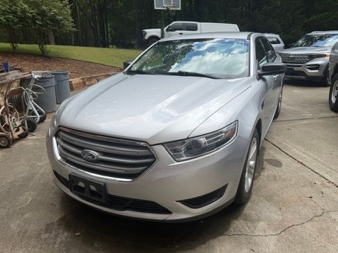 Used 2018 Ford Taurus SE FWD image 3