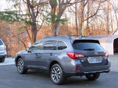 Used 2017 Subaru Outback 2.5i Limited image 8