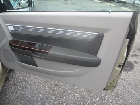 Used 2010 Chrysler Sebring Touring image 15