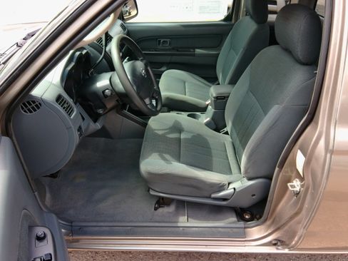 Used 2004 Nissan Frontier XE image 20