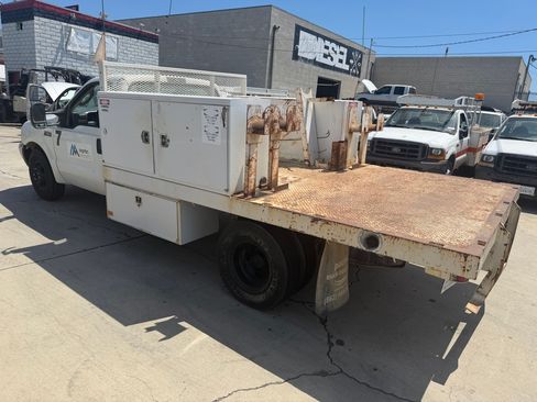 Used 2003 Ford F350 2WD Regular Cab DRW Super Duty image 3