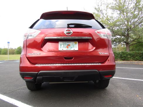 Used 2016 Nissan Rogue SV image 4