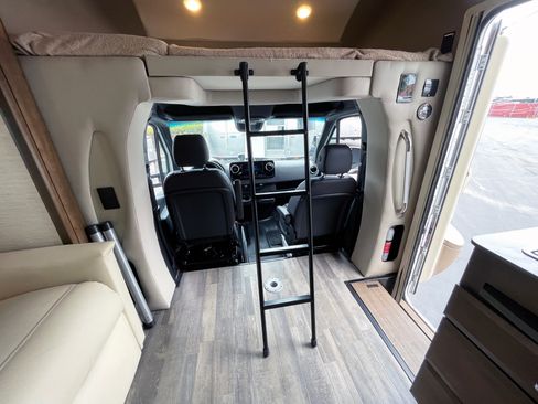 Used 2020 Mercedes-Benz Sprinter 4500 image 31