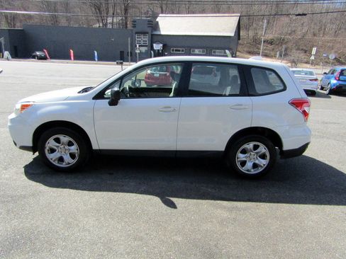 Used 2016 Subaru Forester 2.5i image 2