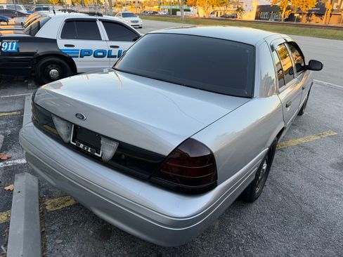 Used 2008 Ford Crown Victoria Police Interceptor RWD image 9