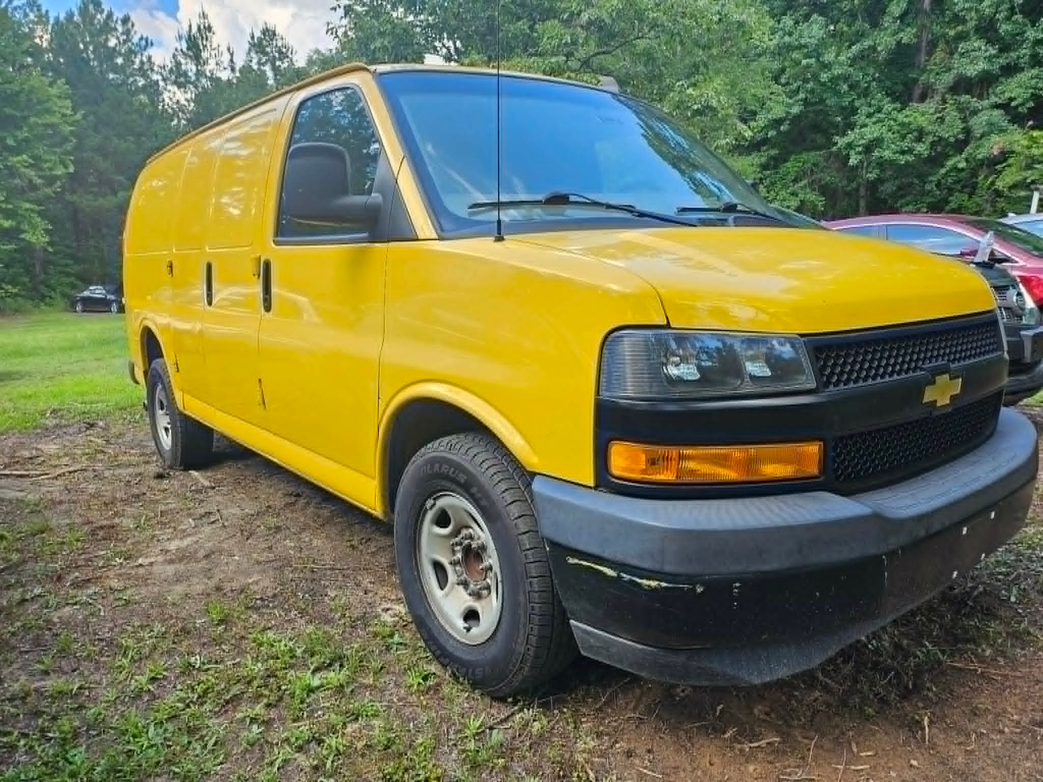 Used 2020 Chevrolet Express 2500 UNAVAIL RWD image 3
