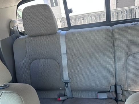 Used 2015 Nissan Frontier 4x4 Crew Cab image 9