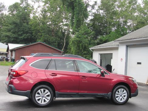 Used 2018 Subaru Outback 2.5i Premium AWD/4WD image 10