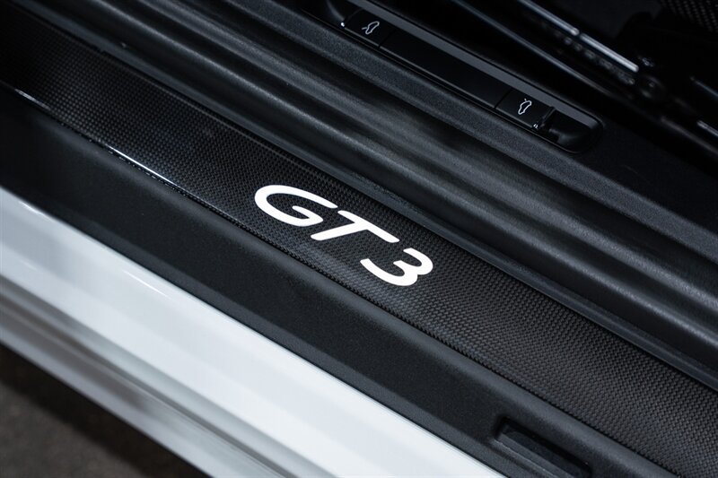 Used 2018 Porsche 911 GT3 RWD image 27