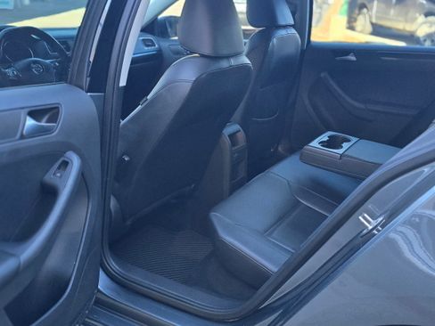 Used 2017 Volkswagen Jetta SE image 16