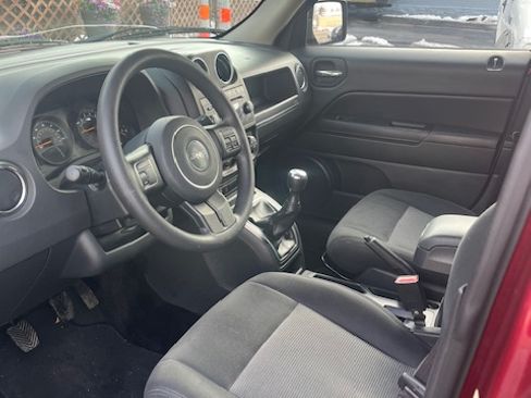 Used 2014 Jeep Patriot Sport image 4