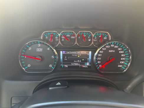 Used 2019 Chevrolet Suburban LT image 17