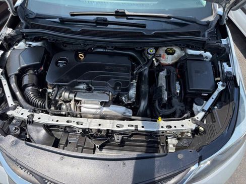 Used 2019 Chevrolet Cruze LT FWD image 14