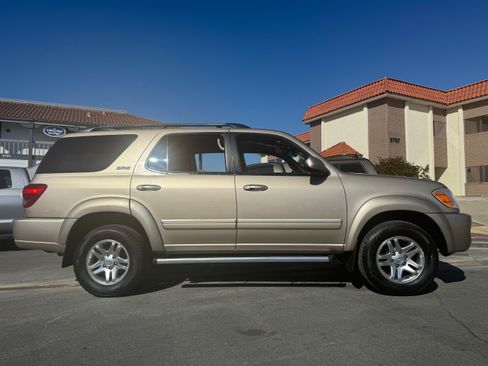 Used 2005 Toyota Sequoia SR5 image 15