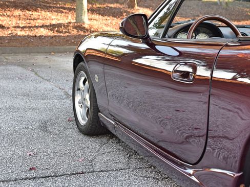 Used 2000 MAZDA MX-5 Miata Special Edition image 18