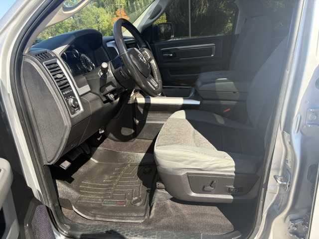 Used 2017 RAM 1500 4x4 Crew Cab Big Horn image 7