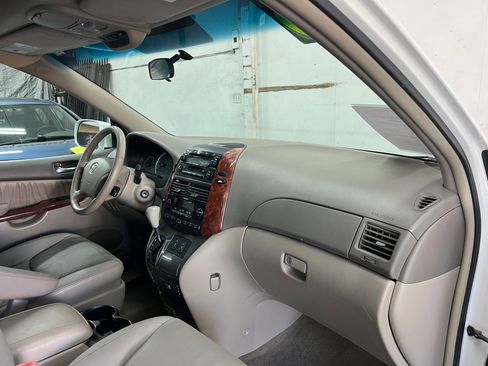 Used 2005 Toyota Sienna XLE image 16