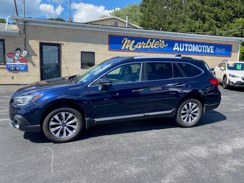 Used 2018 Subaru Outback 3.6R Touring image 2