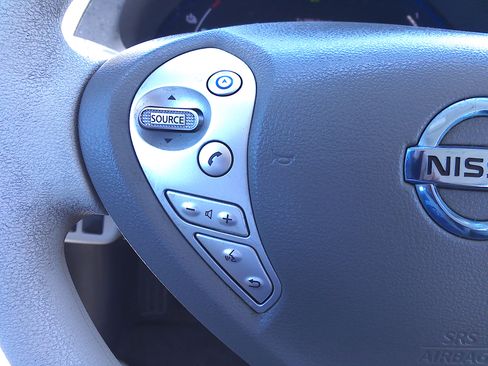 Used 2011 Nissan Leaf SL FWD image 26