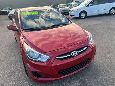 Used 2016 Hyundai Accent SE Hatchback FWD image 2