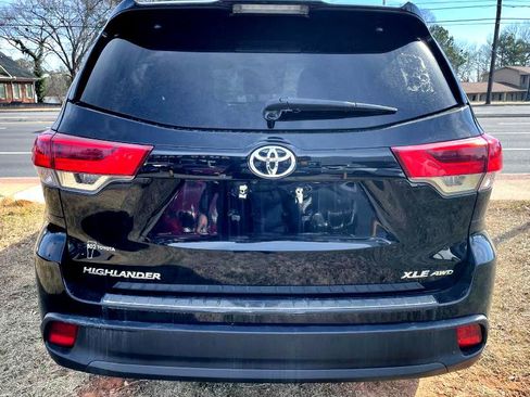 Used 2017 Toyota Highlander SE image 5