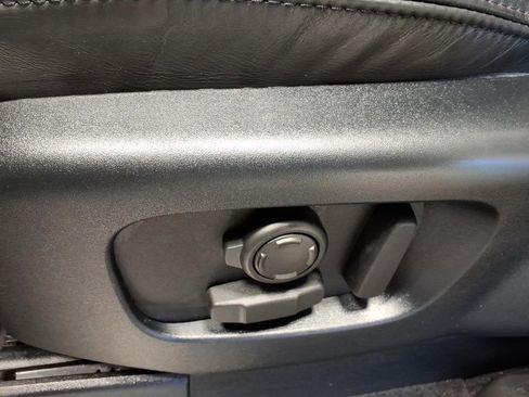 Used 2017 Land Rover Discovery HSE image 18