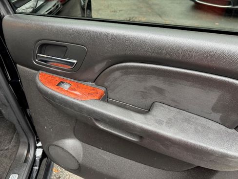 Used 2013 Chevrolet Avalanche LTZ image 13