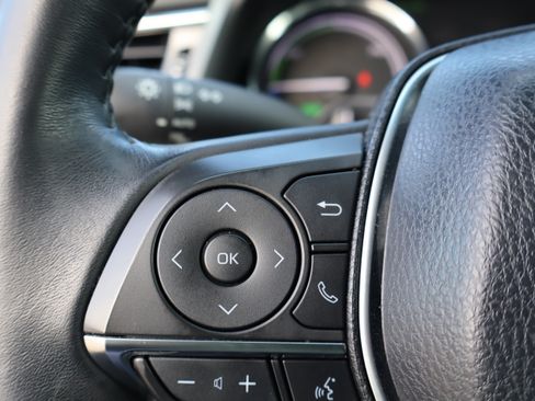 Used 2018 Toyota Camry XLE image 23