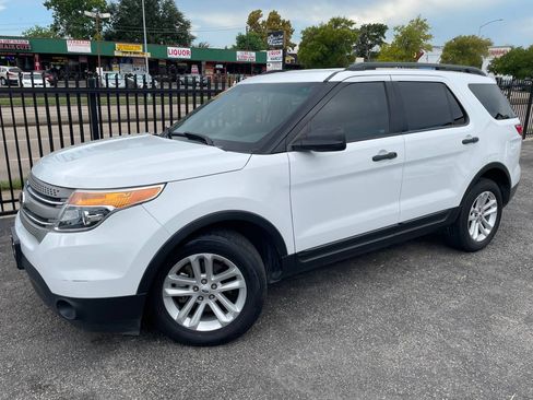 Used 2015 Ford Explorer XLT image 3
