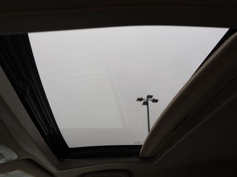 Used 2013 Toyota Sienna XLE image 32