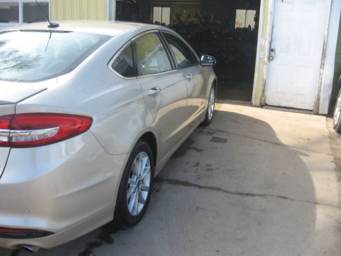 Used 2017 Ford Fusion Energi image 4