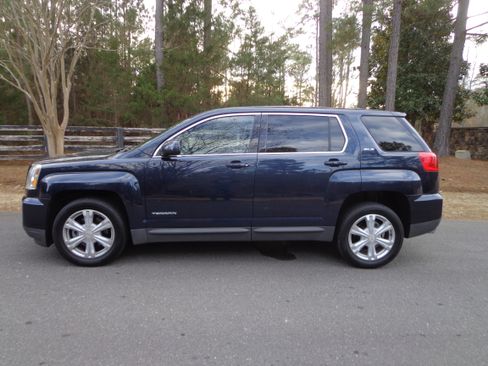 Used 2017 GMC Terrain SLE image 2