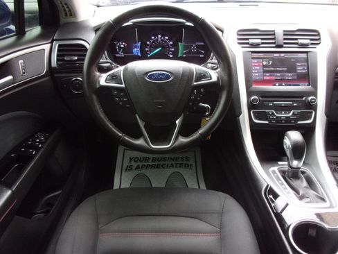 Used 2016 Ford Fusion SE FWD image 7