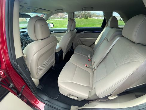 Used 2015 Kia Sorento LX image 6