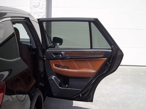 Used 2017 Subaru Outback 3.6R Touring image 20