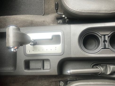 Used 2015 Nissan Xterra 4WD image 15