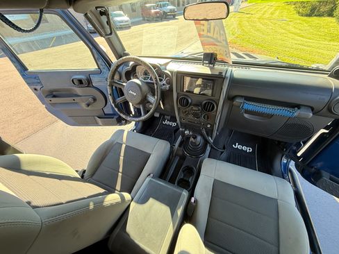 Used 2010 Jeep Wrangler Sport S image 13