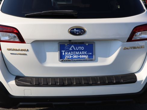 Used 2018 Subaru Outback 2.5i Touring AWD/4WD image 11