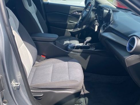 Used 2024 Chevrolet Trax LS FWD image 13
