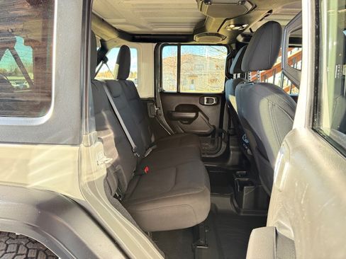 Used 2022 Jeep Wrangler Unlimited Willys image 19