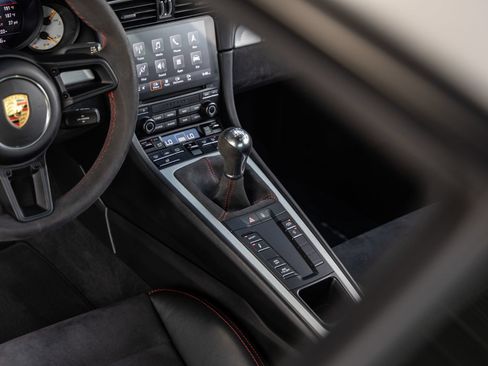 Certified 2018 Porsche 911 GT3 RWD image 37