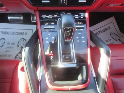 Used 2019 Porsche Cayenne Turbo image 12