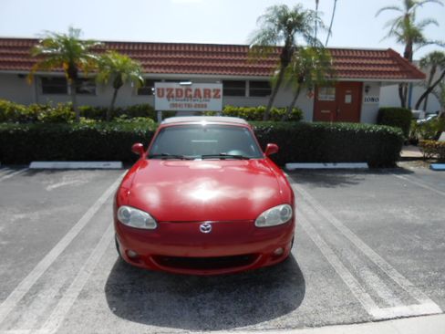 Used 2002 MAZDA MX-5 Miata RWD image 9