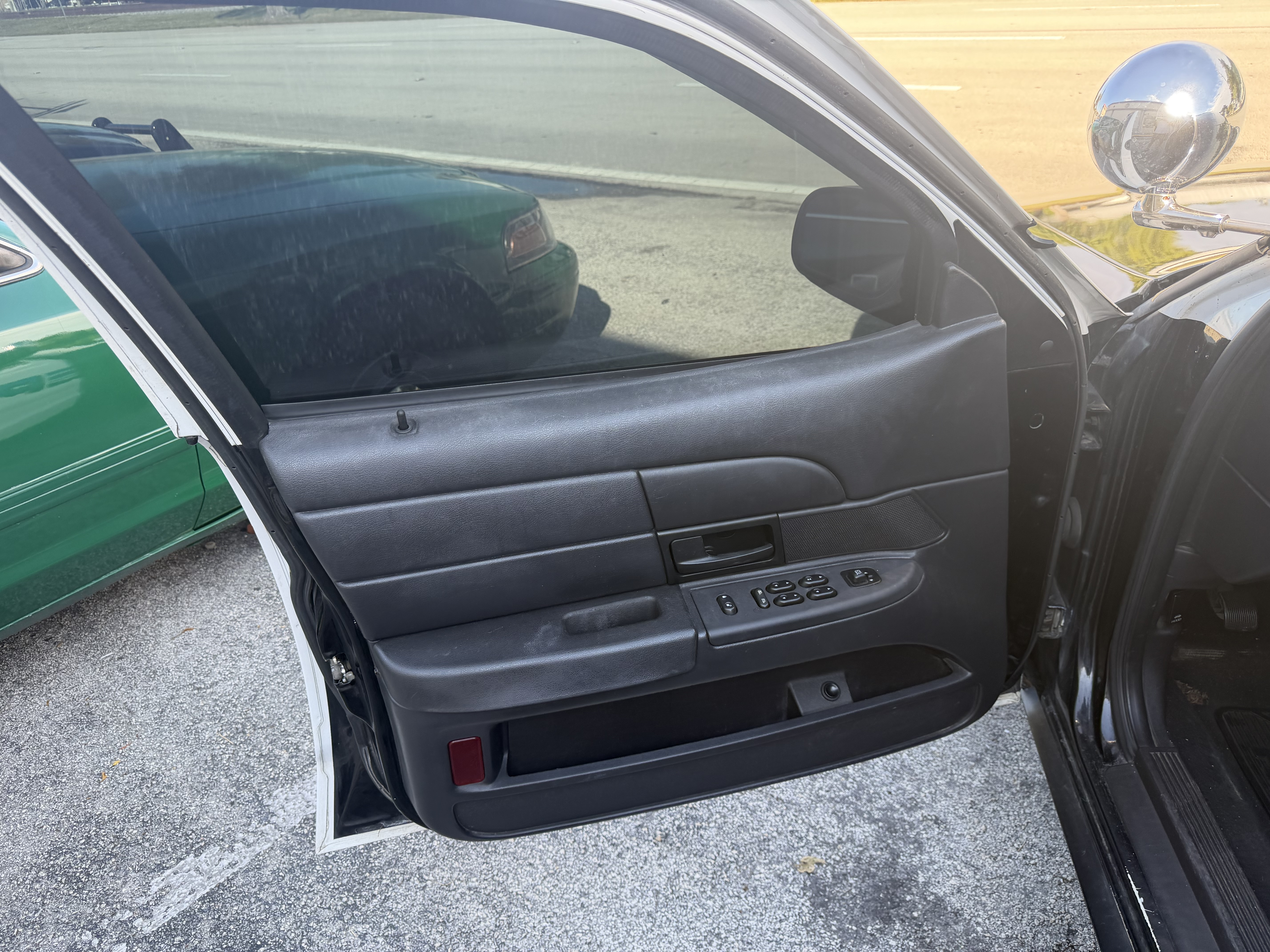 Used 2006 Ford Crown Victoria Police Interceptor RWD image 9