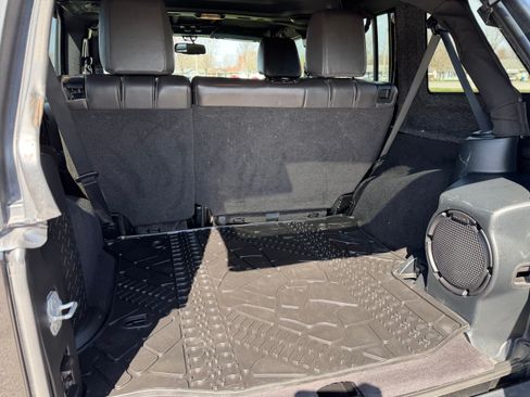 Used 2014 Jeep Wrangler Unlimited Sahara image 14
