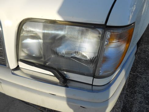 Used 1994 Mercedes-Benz E 320 image 11